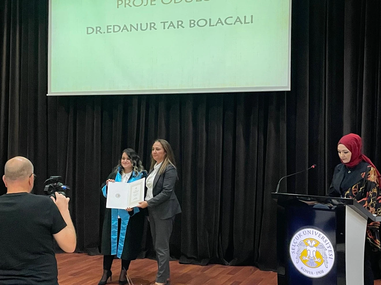 Sağlık Bilimleri Enstitüsü Tarafından Düzenlenen Mezuniyet ve Başarı Ödülleri Töreninde Ödül Alan Öğretim Üyemiz